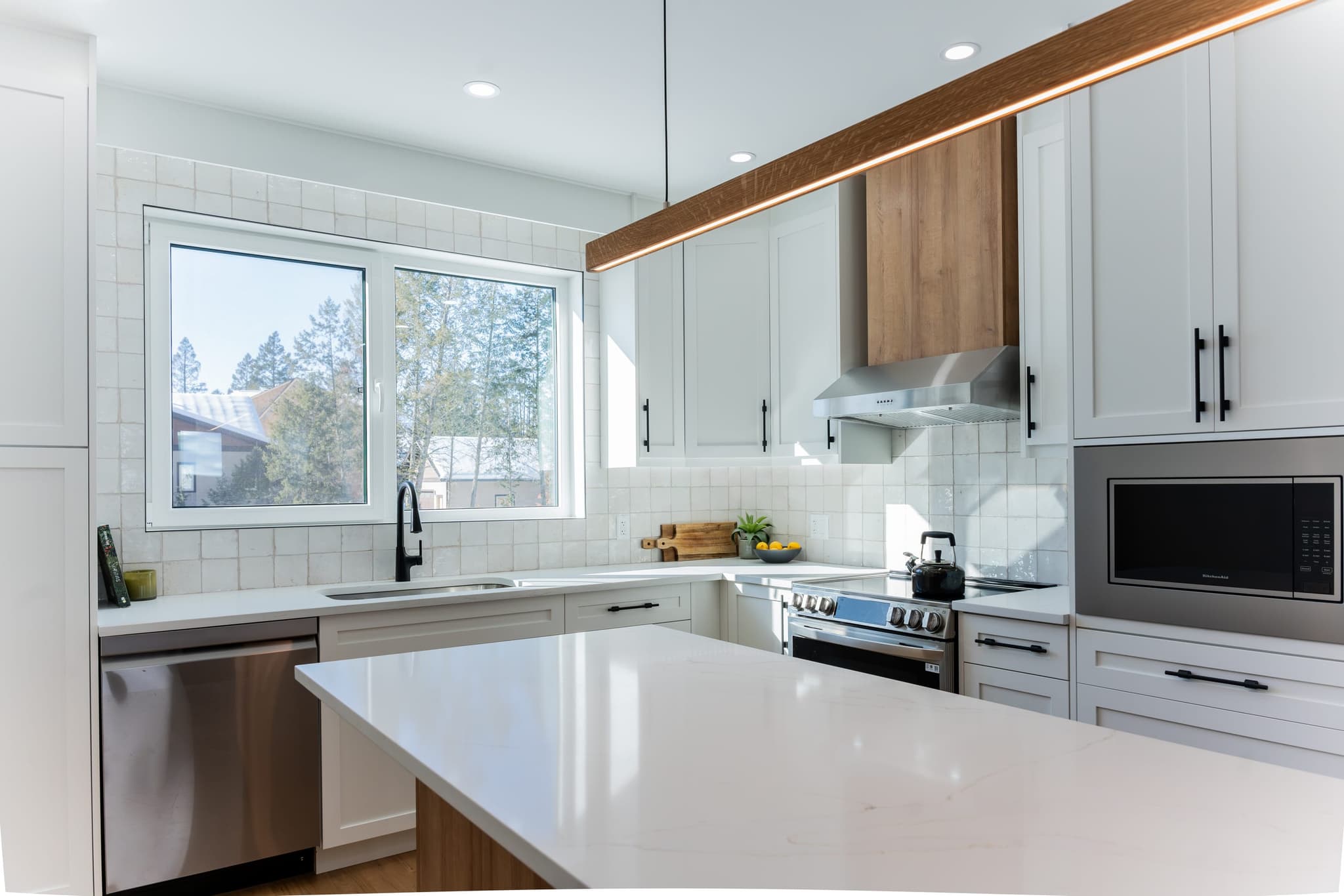 Quartz island and custom backsplash detail